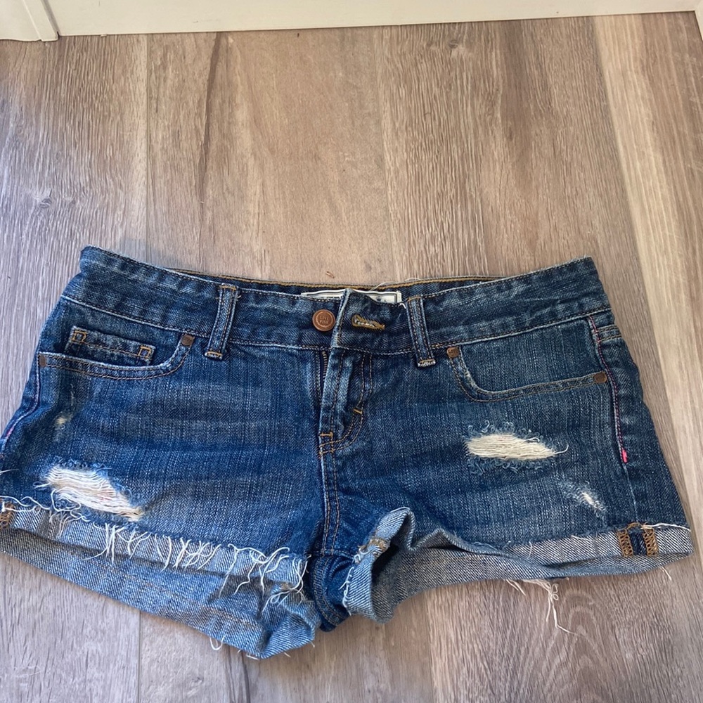 VS Pink distressed jean short